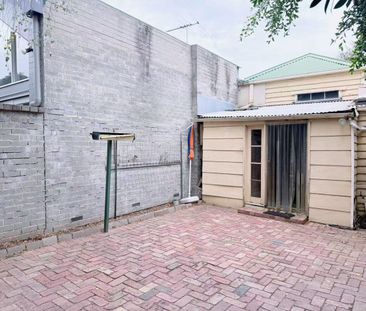 Two-Bedroom Home with Study in Prime Ascot Vale Location - Photo 1