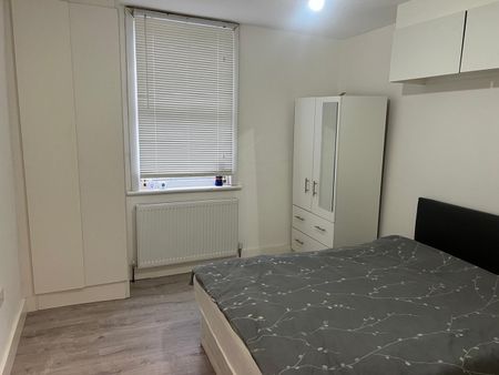 2 Bed Flat, London, E17 - Photo 2