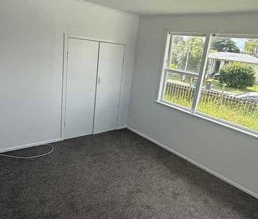 Private Renovated Three Bedroom Home With Parkings - Photo 2