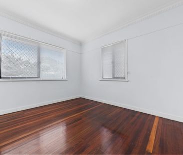 THREE BEDROOM FAMILY HOME IN INALA - Photo 4