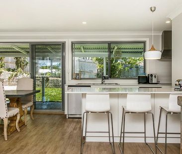 Spacious 4 Bedroom Home with Pool in the Heart of Byron Bay - Photo 6