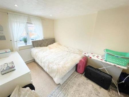 3 bedroom house to rent Beckinsale Grove, Crownhill, Milton Keynes, Buckinghamshire, MK8 - Photo 4