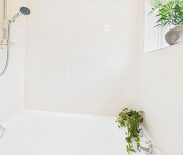 3 bedroom flat to rent - Photo 3