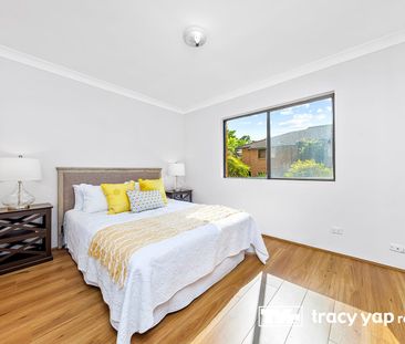 Spacious 2 Bedroom Villa with Private Courtyard in a Premier Location! - Photo 3