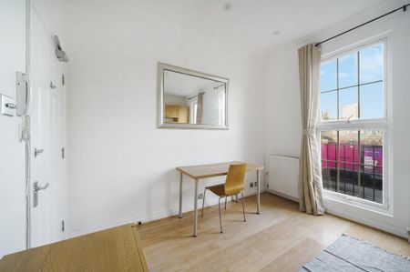 Studio to rent - Photo 2