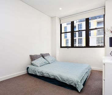 Modern 1-Bedroom Apartment for Rent in Waterloo - Photo 4