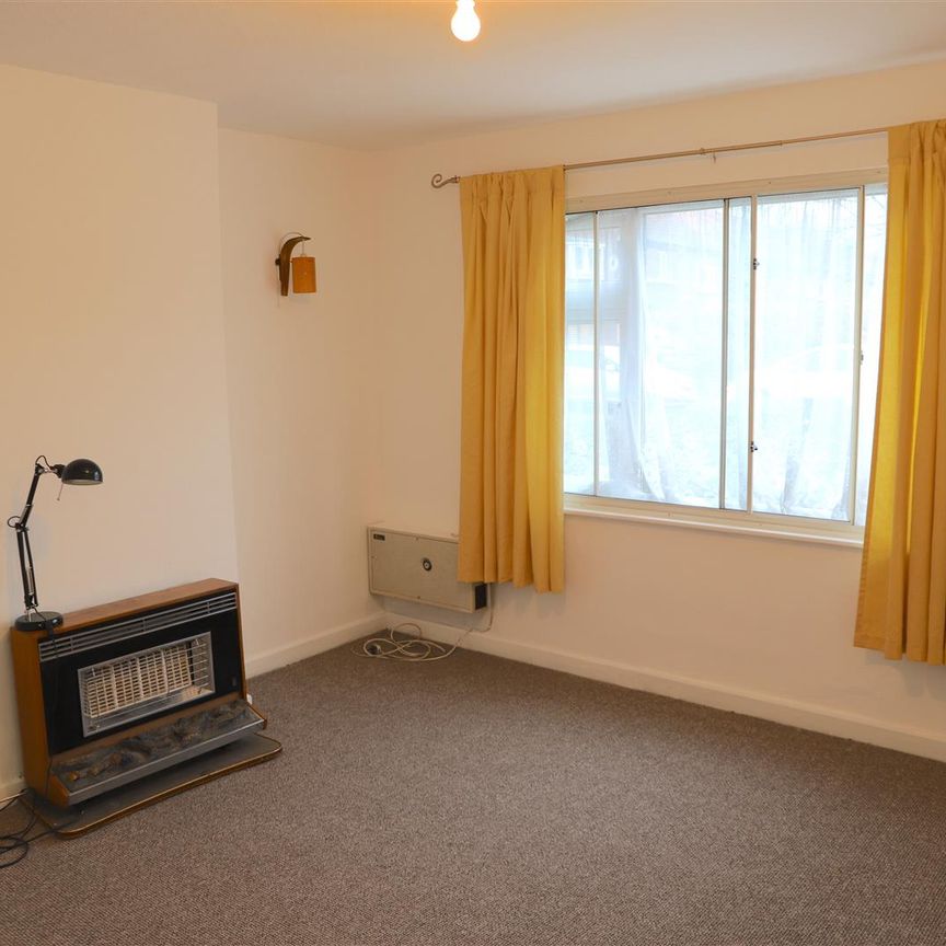 Vicarage Farm Road, Hounslow - Photo 1