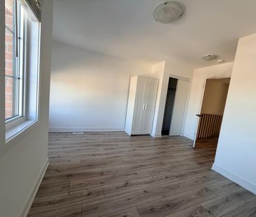 For Lease - 25 Pumpkin Corner Crescent, Barrie, Ontario - Photo 1