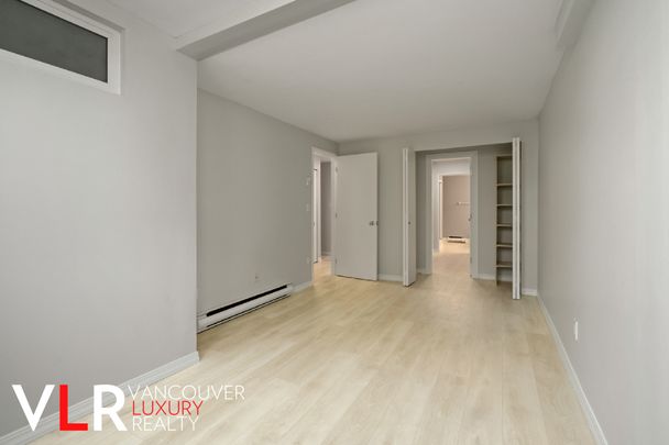 Townhouse in Vancouver West Side, BC - Photo 1