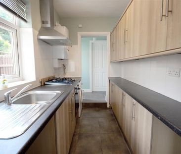 2 Bedroom House - Mid Terrace To Let - Photo 3