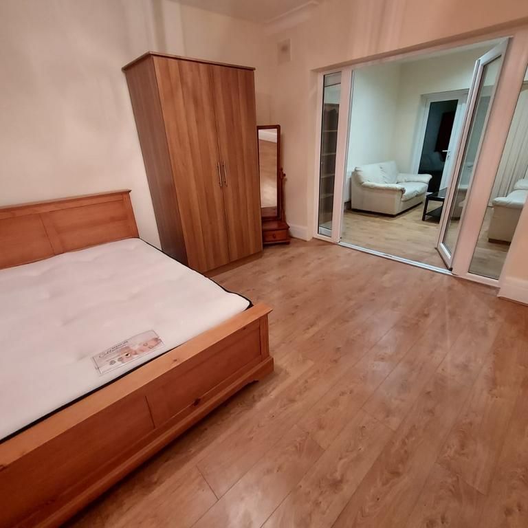 1 bedroom in a house share to rent - Photo 1