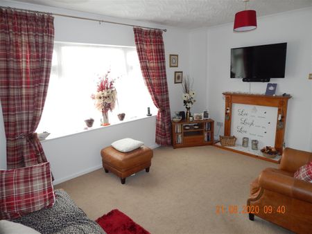 Forest View, Redditch - Photo 2