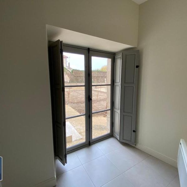 Location Appartement 2 pièces 60m² FONTENAY LE COMTE 85200 - Photo 1