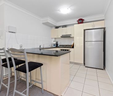 For Rent – Spacious Coastal Apartment Opposite the Beach - Photo 5