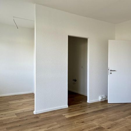 Modern, hell und bereit für Sie! Sanierte 1-Raum Wohnung - barrierefrei! - Photo 4