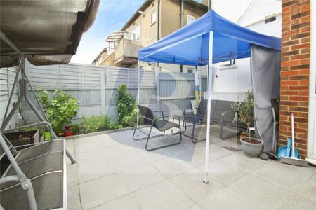 2 bedroom maisonette to rent - Photo 2