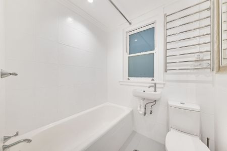 Charming Art Deco Apartment moments from harbour - Photo 5