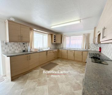 3 bedroom detached bungalow to rent - Photo 6