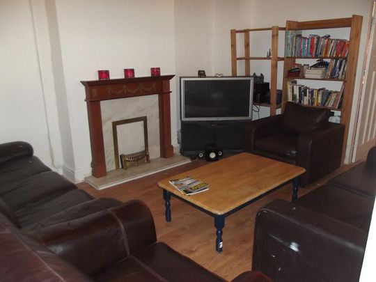 7 bedroom semi-detached house to rent - Photo 1