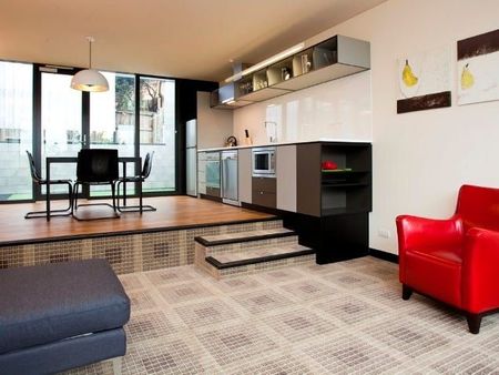 Stunning Inner City Living - fully furnished - Photo 2