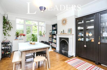 3 bedroom house to rent Le May Avenue, Lewisham, SE12 - Photo 2