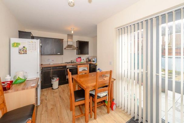 4 bedroom terraced house to rent - Photo 1