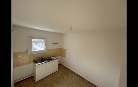 Location Appartement 3 pièces 68 m² Saint-Benoît-du-Sault - Photo 4