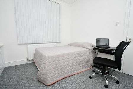 Room , Coultate Street - Photo 2