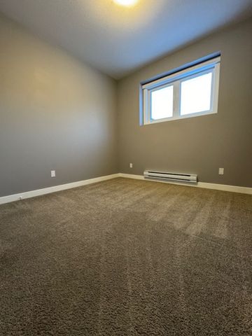 2 Bedroom Lower Unit In Evergreen - Photo 3