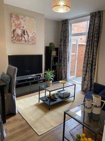 1 bedroom in a house share to rent - Photo 2