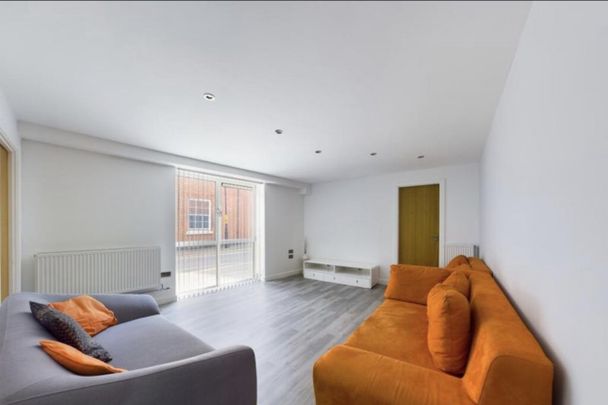 Room in a Shared Flat, Heritage Court, B18 - Photo 1