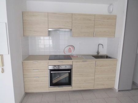 Location Appartement 3 pièces 51m² SIX FOURS LES PLAGES 83140 - Photo 4