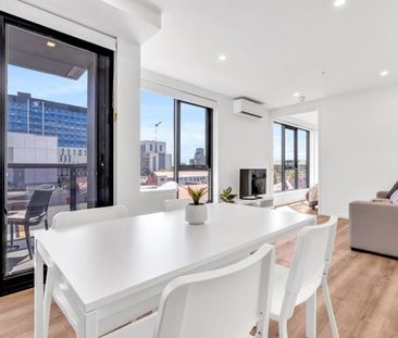 Fully Furnished, Modern Apartment in Great Location! - Photo 2