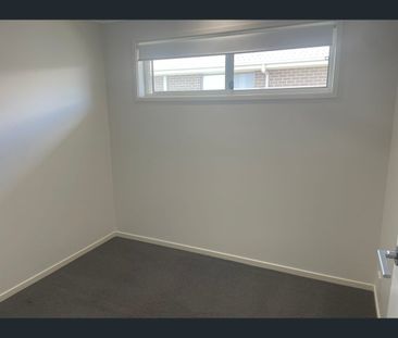 2/87 Aberglasslyn Rd, Rutherford, NSW 2320 - Photo 4
