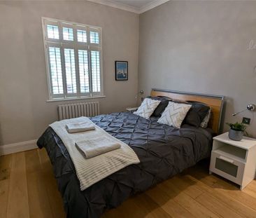 Manor Road, Richmond, Surrey, TW9 - Photo 1