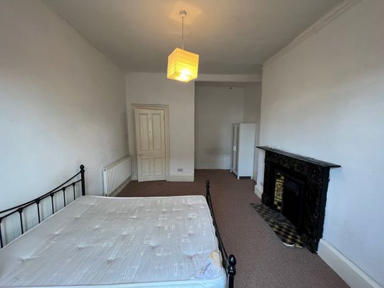 3 Bed Flat, Circus Drive, G31 - Photo 1