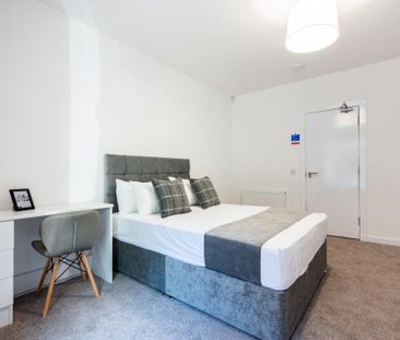 3 bedroom flat to rent - Photo 3