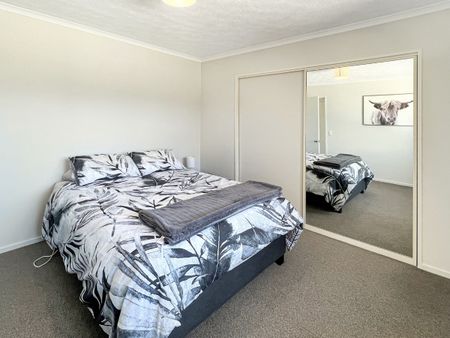 Charming & Peaceful 2-Bedroom Retreat - Photo 5