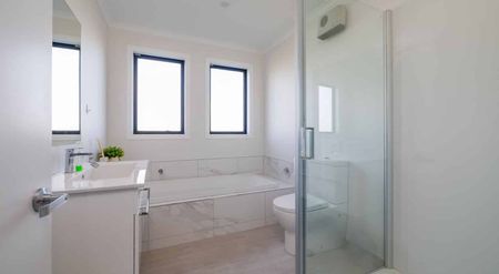 Trendy townhouse overlooks reserve - Photo 5