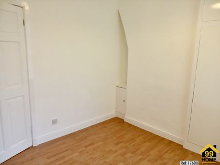 2 bed Terraced in Holgate Street Briercliffe, Burnley, BB10 2HQ - Photo 4