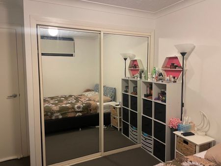 Highgate Hill - Photo 2