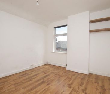 4 bedroom terraced house to rent - Photo 4