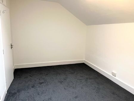 3 bedroom flat to rent - Photo 4