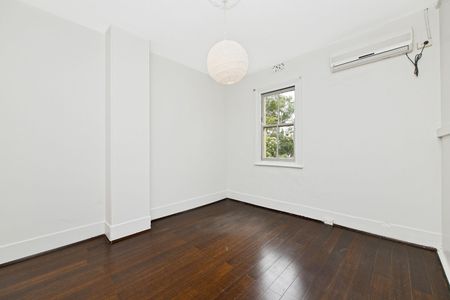 Grand Terrace With Leafy Park Views - Photo 2