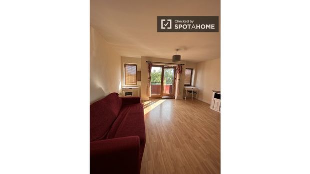 Bed for rent in 2-bedroom apartment in Dublin - Photo 1