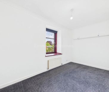 3 bedroom flat to rent - Photo 5