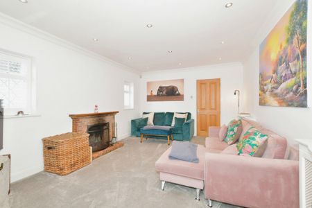 4 bedroom detached house to rent - Photo 3