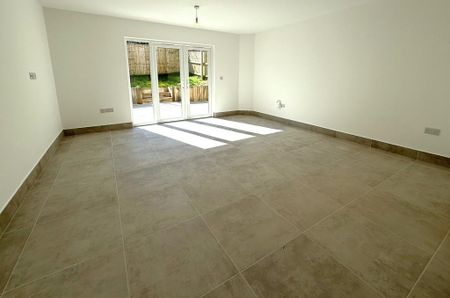 3 bedroom detached house to rent - Photo 2