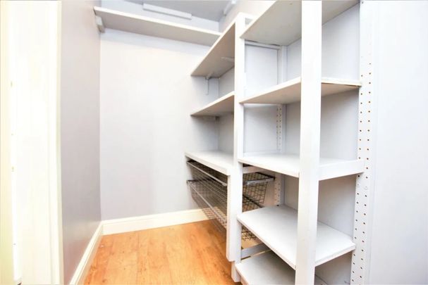 1 Bed Flat, Southwark Park Road, SE16 - Photo 1