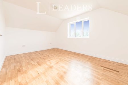 4 bedroom bungalow to rent Park Road, CO15 - Photo 3